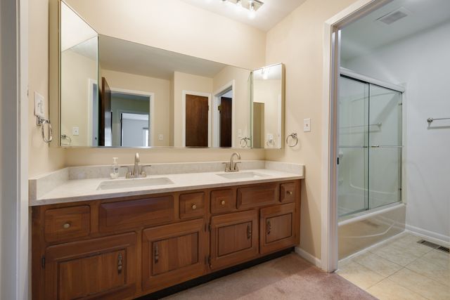 1525 Columbia Court, Elk Grove Village, IL 60007