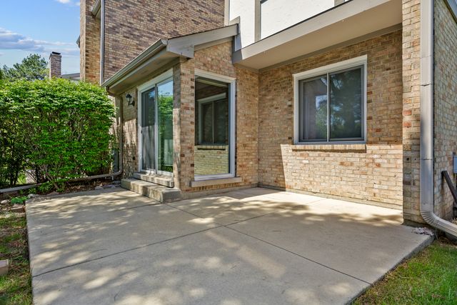 1525 Columbia Court, Elk Grove Village, IL 60007