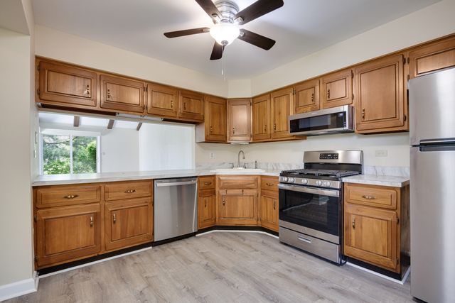 1525 Columbia Court, Elk Grove Village, IL 60007