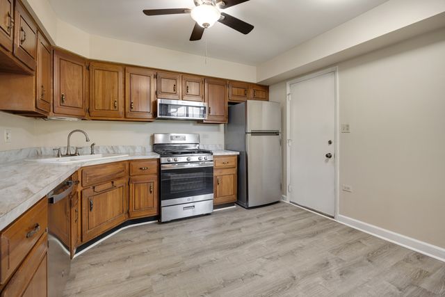 1525 Columbia Court, Elk Grove Village, IL 60007