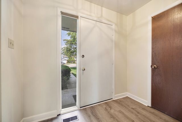 1525 Columbia Court, Elk Grove Village, IL 60007