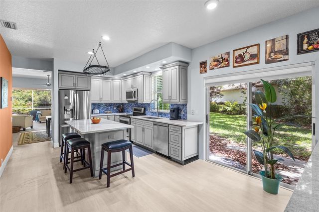 6662 OAKBROOKE CIRCLE, Bradenton, FL 34202