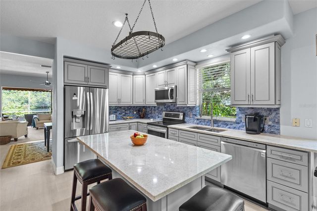 6662 OAKBROOKE CIRCLE, Bradenton, FL 34202