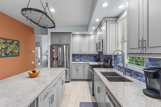 6662 OAKBROOKE CIRCLE, Bradenton, FL 34202