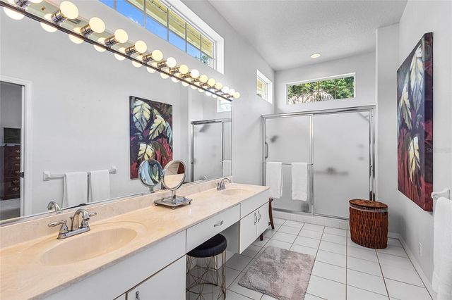 6662 OAKBROOKE CIRCLE, Bradenton, FL 34202