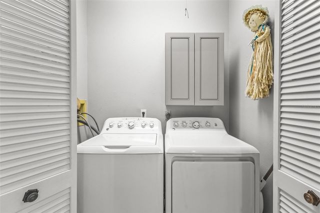 6662 OAKBROOKE CIRCLE, Bradenton, FL 34202