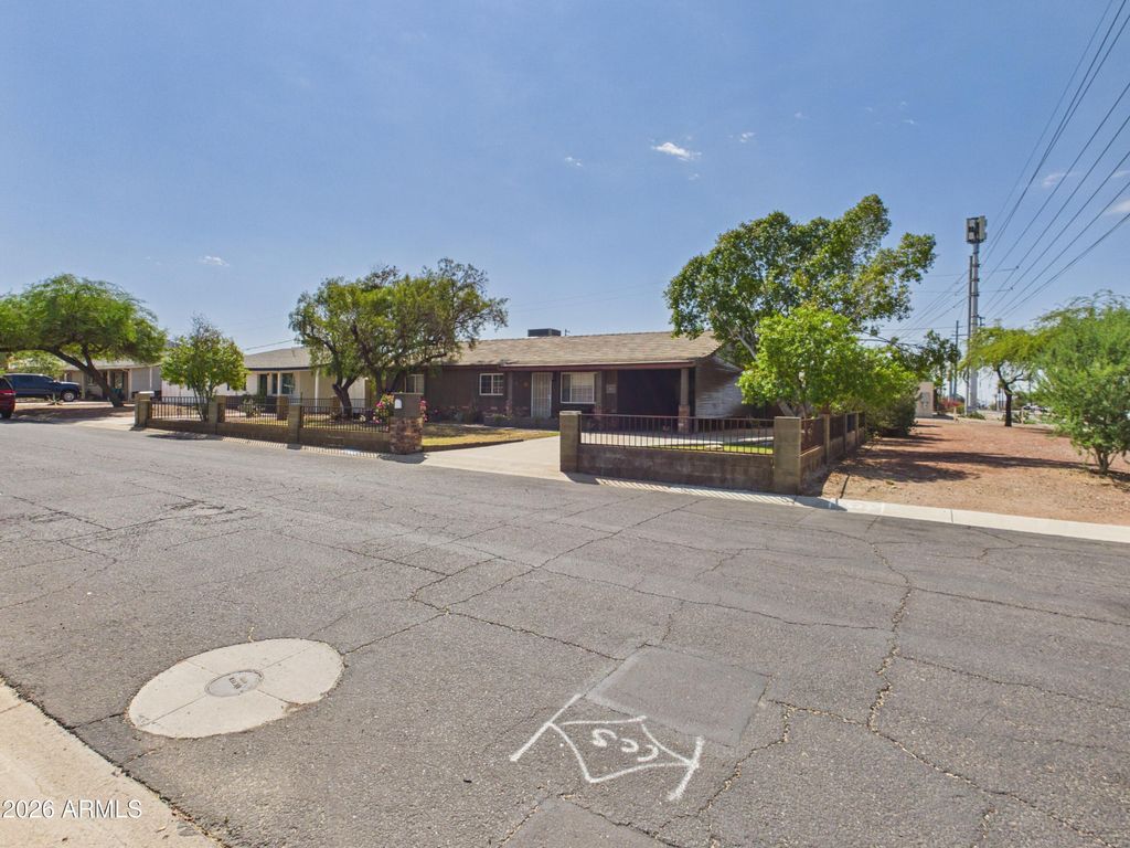 1201 E GRISWOLD Road, Phoenix, AZ 85020 — photo 5
