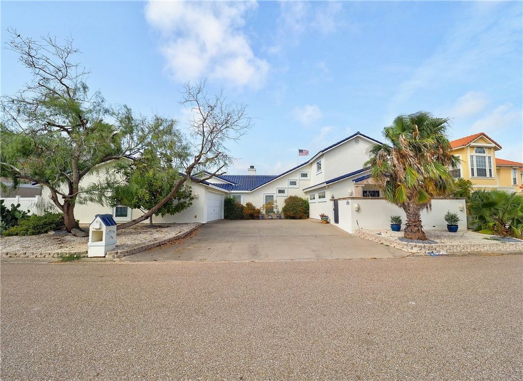 13541 Peseta Ct, Corpus Christi, TX 78418 — exterior