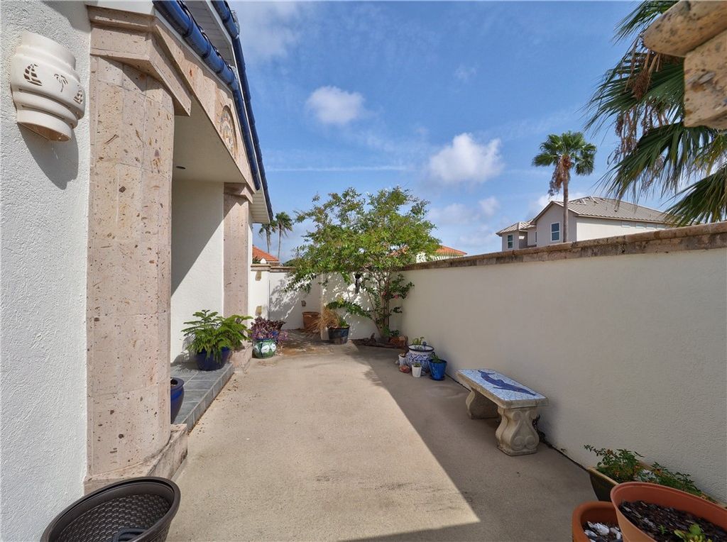 13541 Peseta Ct, Corpus Christi, TX 78418 — photo 4