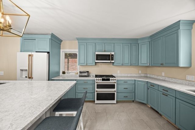 551 Tremont St, Taunton, MA 02780
