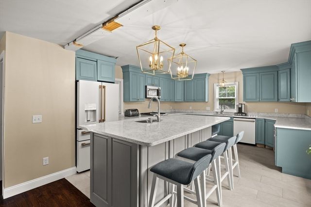 551 Tremont St, Taunton, MA 02780