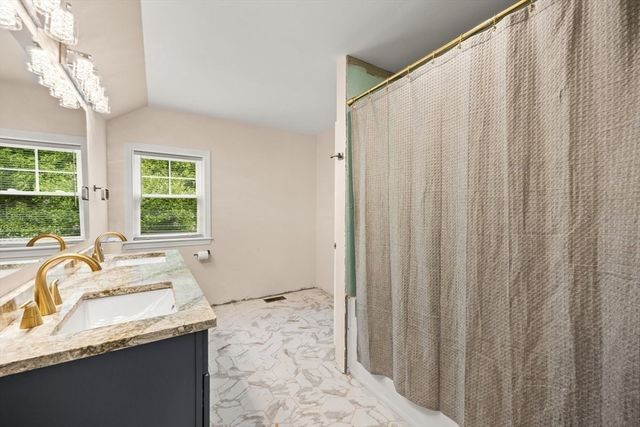 551 Tremont St, Taunton, MA 02780