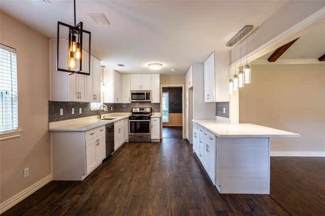 2114 Walnut Bend Lane, Houston, TX 77042