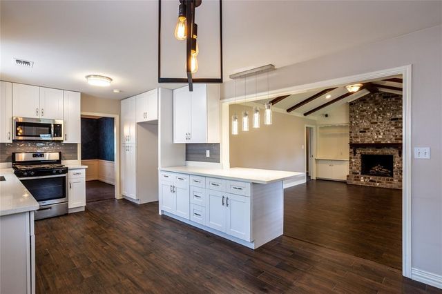 2114 Walnut Bend Lane, Houston, TX 77042