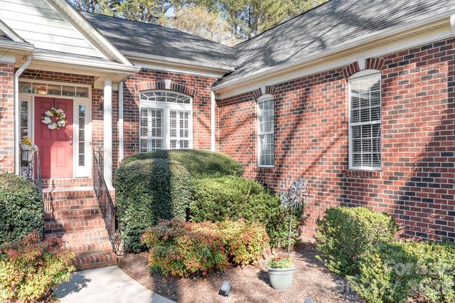 104 Kestrel Court, Mount Holly, NC 28120