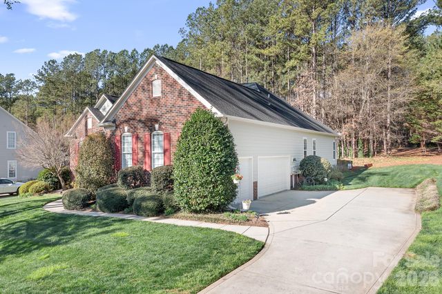 104 Kestrel Court, Mount Holly, NC 28120