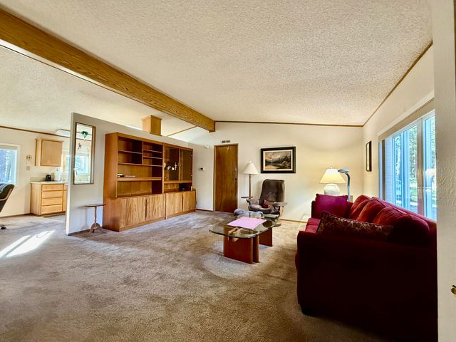 8907 Big Pine Way, Klamath Falls, OR 97601