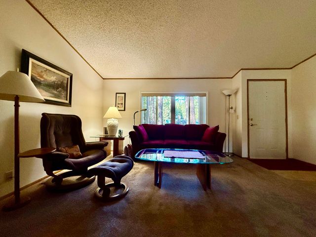 8907 Big Pine Way, Klamath Falls, OR 97601