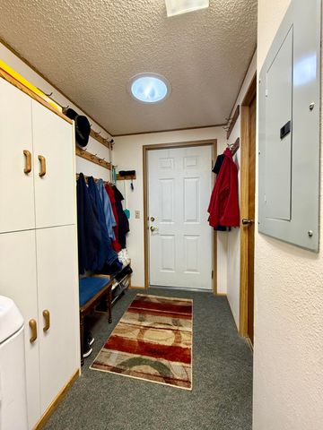 8907 Big Pine Way, Klamath Falls, OR 97601