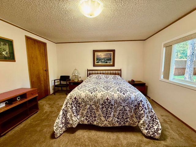 8907 Big Pine Way, Klamath Falls, OR 97601