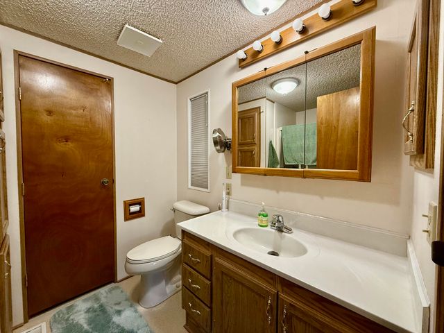 8907 Big Pine Way, Klamath Falls, OR 97601