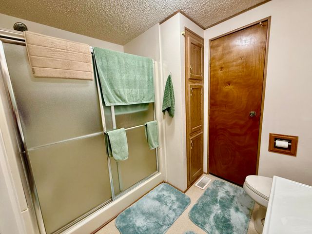 8907 Big Pine Way, Klamath Falls, OR 97601