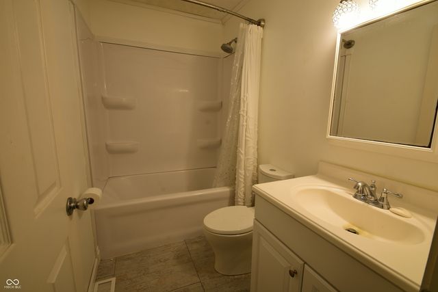 1083 E South Street, Greenfield, IN 46140