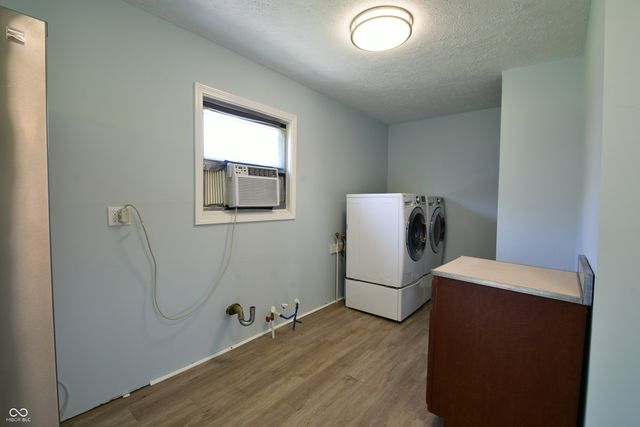 1083 E South Street, Greenfield, IN 46140