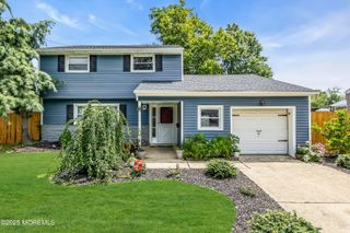 3 Buttonwood Place, Hazlet, NJ 07730