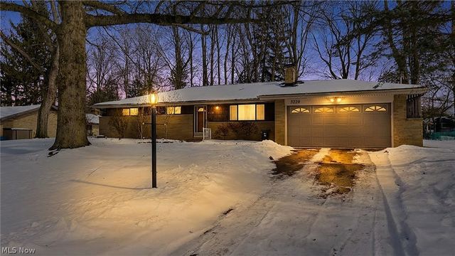5229 Evergreen Drive, North Olmsted, OH 44070