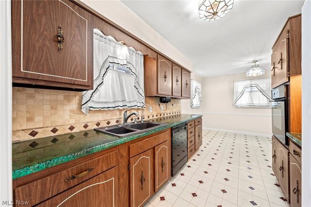 5229 Evergreen Drive, North Olmsted, OH 44070