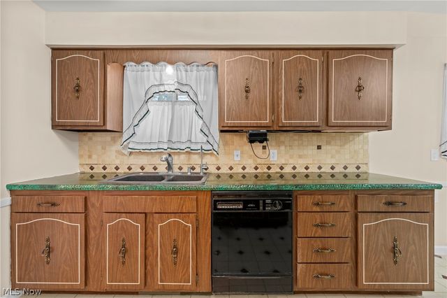 5229 Evergreen Drive, North Olmsted, OH 44070