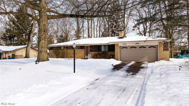 5229 Evergreen Drive, North Olmsted, OH 44070