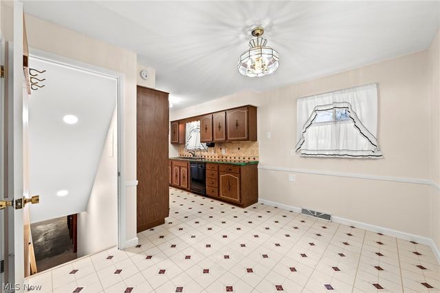 5229 Evergreen Drive, North Olmsted, OH 44070