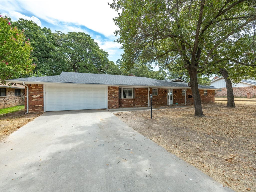 3107 S Lipsey Street, Decatur, TX 76234 — exterior