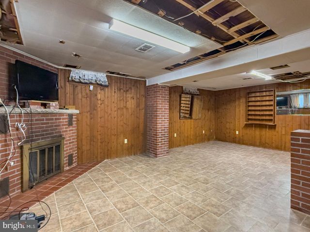 3050 ELM RD, Reading, PA 19605