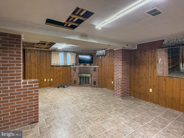 3050 ELM RD, Reading, PA 19605