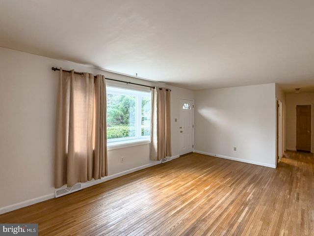 3050 ELM RD, Reading, PA 19605