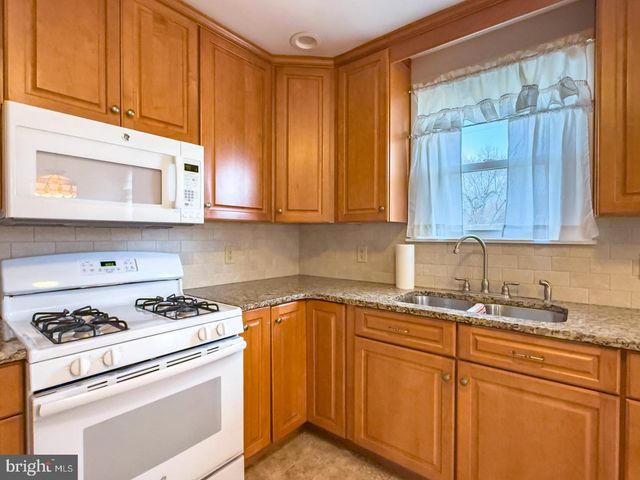 3050 ELM RD, Reading, PA 19605