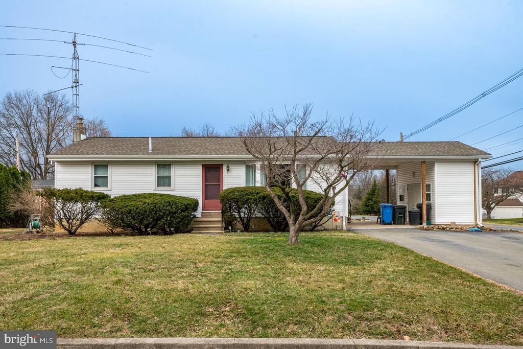 3050 ELM RD, Reading, PA 19605