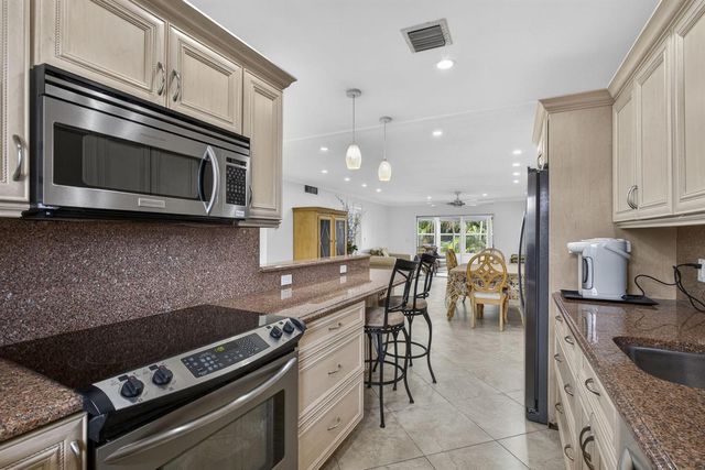 59 Plymouth G, West Palm Beach, FL 33417