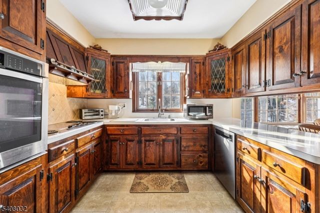 418 Pines Lake Dr, Wayne Twp., NJ 07470