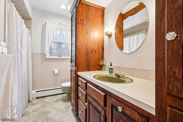 418 Pines Lake Dr, Wayne Twp., NJ 07470