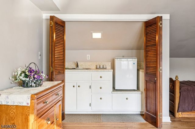 418 Pines Lake Dr, Wayne Twp., NJ 07470