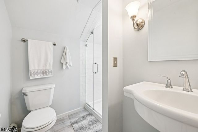 418 Pines Lake Dr, Wayne Twp., NJ 07470