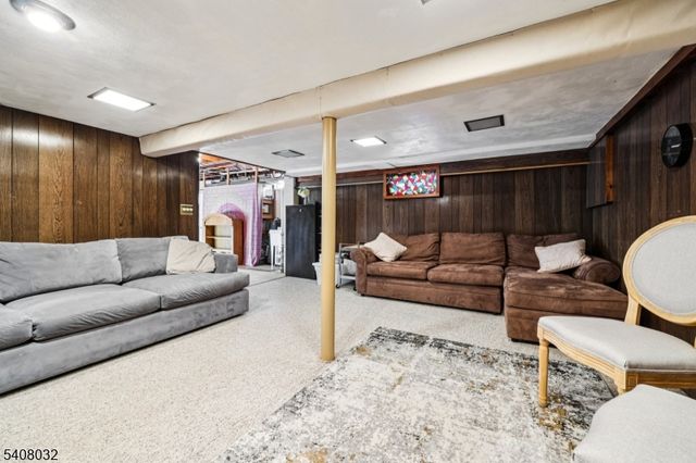 418 Pines Lake Dr, Wayne Twp., NJ 07470