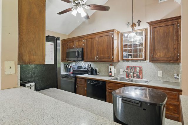 628 Stagecoach Drive, Oak Point, TX 75068