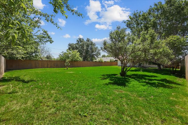 628 Stagecoach Drive, Oak Point, TX 75068