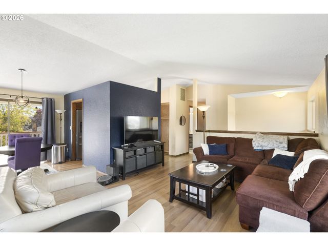 200 E FOOTHILLS Dr, Newberg, OR 97132
