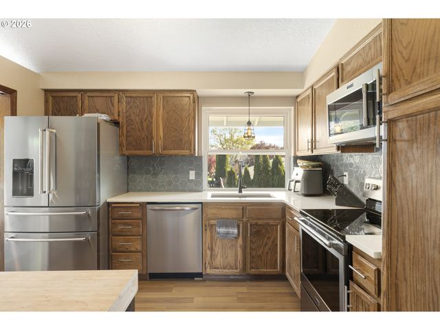 200 E FOOTHILLS Dr, Newberg, OR 97132